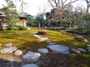 旧三井家下鴨別邸　苔むした庭