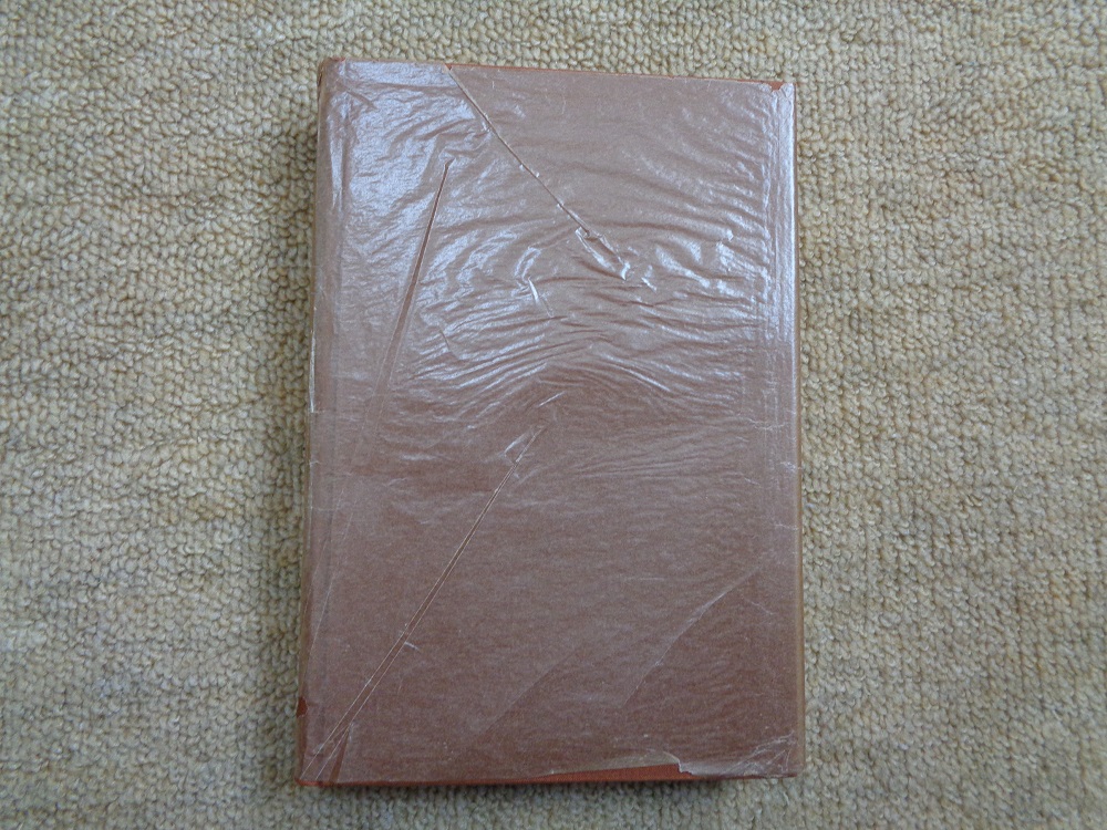 日本の歴史　硫酸紙に包まれた本