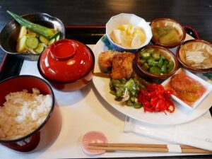 八菜らんち