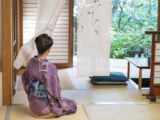 夏の着物　和室　庭